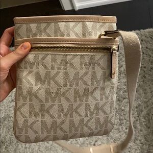 Michael kors purse